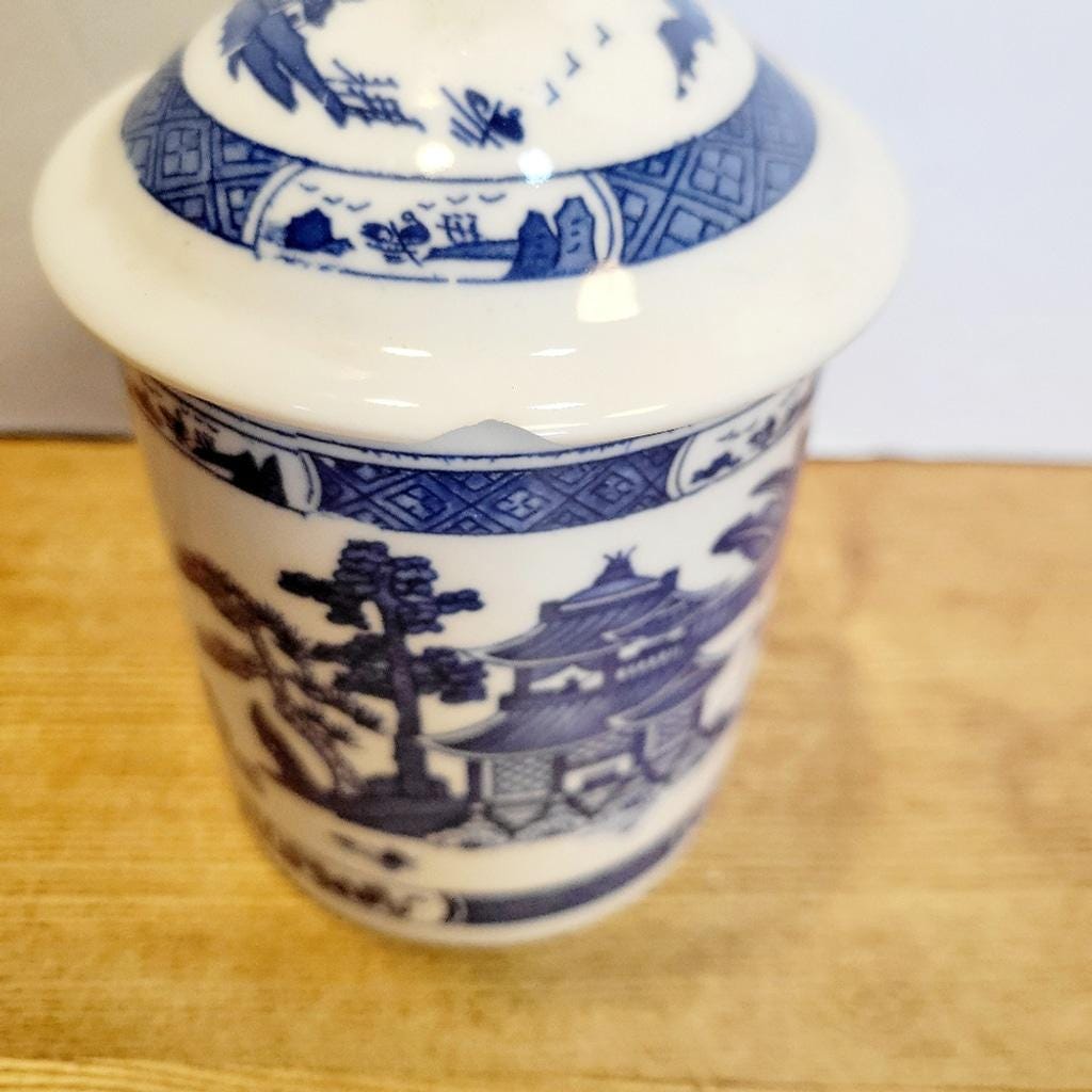 Antique Blue and White Ceramic Jingdezhen Tea Mug with Lid